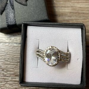 Elegant Silver Ring with Clear Gemstone
